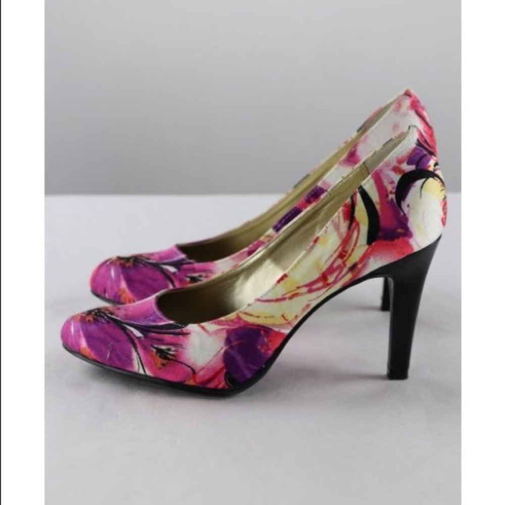 Liz Claiborne Floral Heels Size 7.5